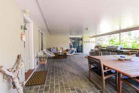 Palm Beachhouse - Pubs and Clubs 1