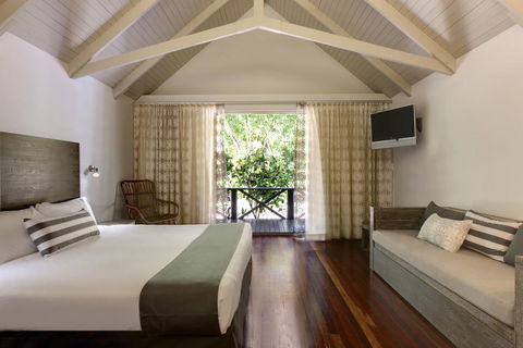 Palm Bungalows - Pubs and Clubs 1