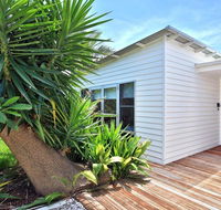 Palm Oasis - family friendly accommodation just a short walk to werri beach - Pubs and Clubs