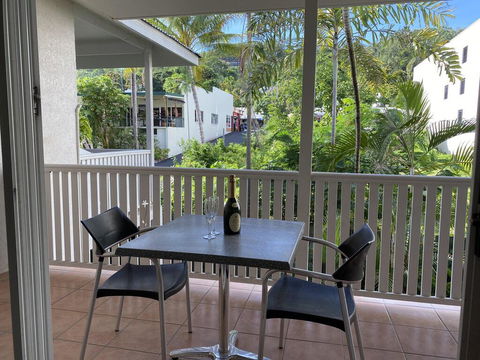 Palm Villas In Port #18 - Pubs and Clubs 0