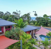 Pandanus Holiday Apartments - Pubs and Clubs