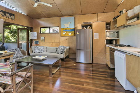 Pandanus Retreat - Pubs and Clubs 1