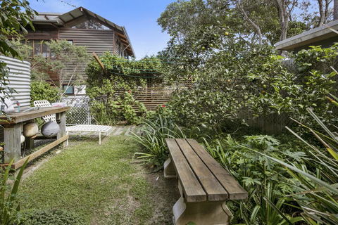Pandanus Retreat - Pubs and Clubs 3