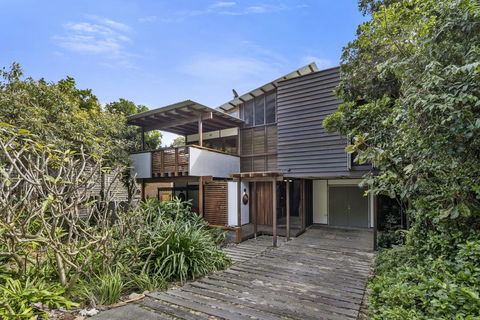 Pandanus Retreat - Pubs and Clubs 0
