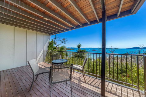 Panorama 12 - Hamilton Island - Pubs and Clubs 3
