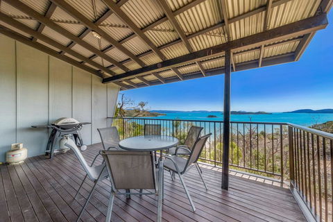 Panorama 12 - Hamilton Island - Pubs and Clubs 1