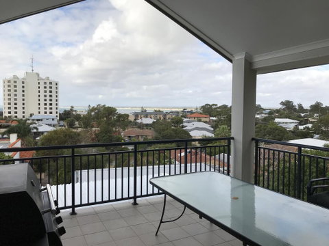Panoramic Blue Bay Views - 3 Bedroom Townhouse - Pubs and Clubs 0