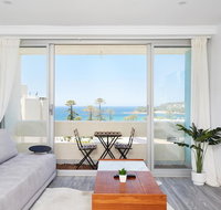 Panoramic Ocean Views in Stylish Manly Apartment - Go Out