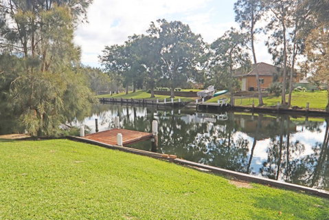 Paradise On The Water - Pubs and Clubs 2
