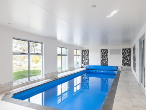 Paradise Point - Tamar Valley 14 Persons Residence With Pool - Pubs and Clubs 2