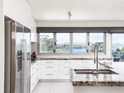 Paradise Point - Tamar Valley 14 Persons Residence With Pool - Pubs and Clubs 3