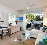 Paradise Port Douglas 201 - Pubs and Clubs