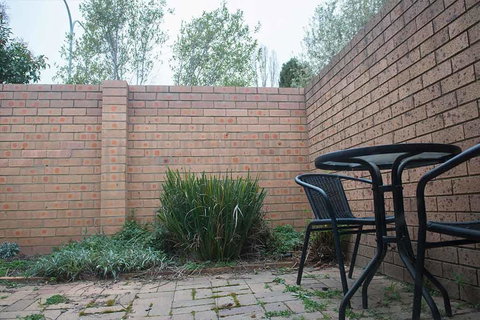 Parkway Motel - Pubs and Clubs 1