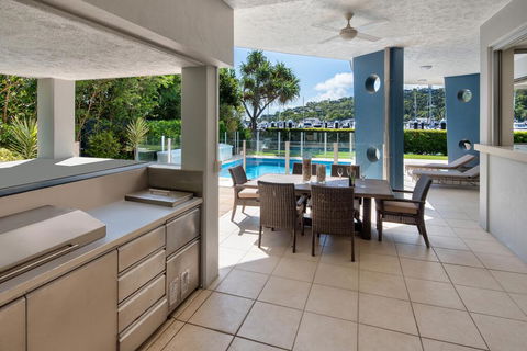 Pavilion 2 Luxury 4 Bedroom 3 Bathroom With Inground Pool And Gold Buggy - Pubs and Clubs 2