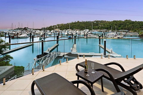 Pavillion 3 Absolute Waterfront 4 Bedroom 2 Lounge Room Plunge Pool + Golf Buggy - Pubs and Clubs 2