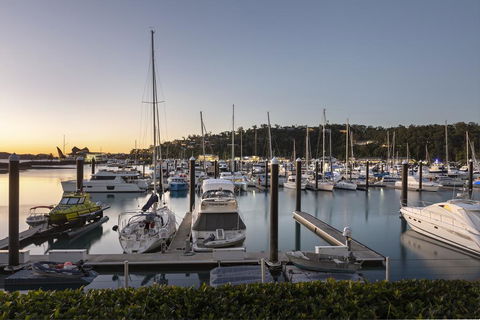 Pavillions 12 - Waterfront Spacious 4 Bedroom With Own Inground Pool And Golf Buggy - Pubs and Clubs 3