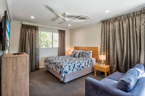 Pavillions On Hamilton Island - Pubs and Clubs 3