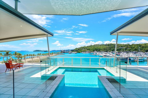 Pavillions Penthouse 25 - 4 Bedroom Luxury Ocean View Hamilton Island - Pubs and Clubs 0
