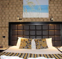 Pavlos Motel - Pubs and Clubs