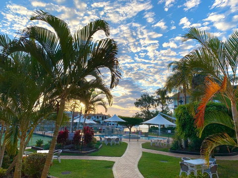 Pelican Cove Apartments - Pubs and Clubs 3