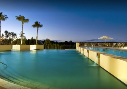 Pelican Waters Golf Resort And Spa Unit 1006 - Pubs and Clubs 3