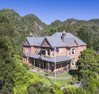 Penghana Bed and Breakfast - Pubs and Clubs