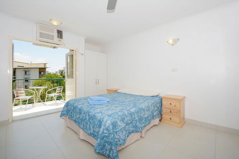 Peninsular Apartments - Pubs and Clubs 2