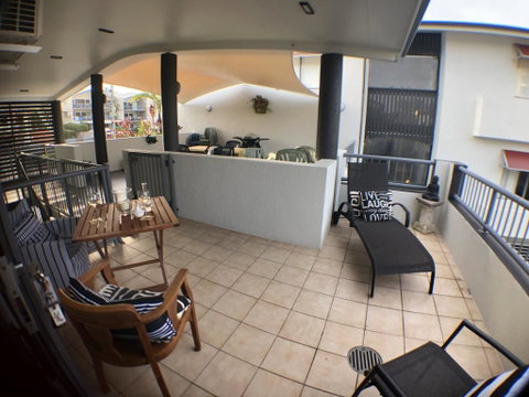 Penthouse Apartment, 7 Beach Road, Coolum Beach - Pubs and Clubs 2