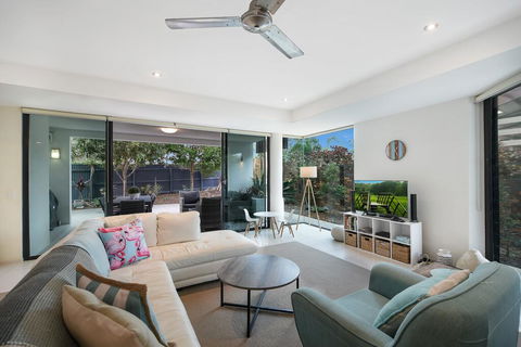 Peregian On The Beach Unit 3 - Pubs and Clubs 1
