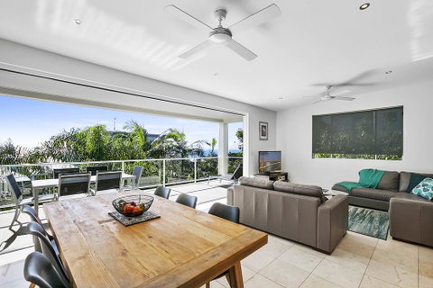 Perfect Getaway, Sunshine Beach - Go Out 0