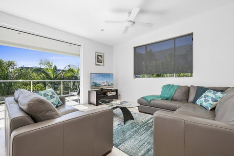 Perfect Getaway, Sunshine Beach - Go Out 1