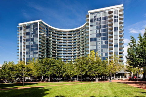Perfectly Located Modern Apartment - Canberra CBD - Pubs and Clubs 2