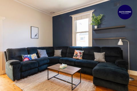 PET FRIENDLY FAMILY HOME WILLOUGHBY - Go Out 2