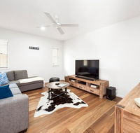 Pet Friendly new house Peregian Breeze Drive Peregian Beach - Pubs and Clubs