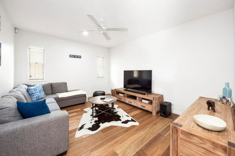 Pet Friendly, New House Peregian Breeze Drive, Peregian Beach - Pubs and Clubs 0