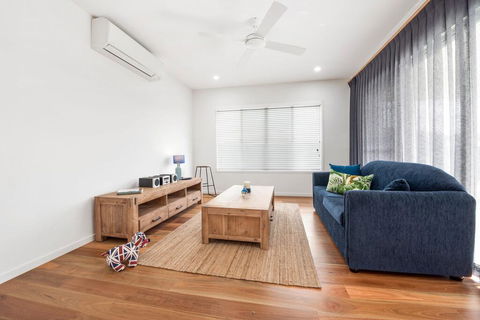 Pet Friendly, New House Peregian Breeze Drive, Peregian Beach - Pubs and Clubs 2