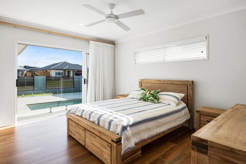Pet Friendly, New House Peregian Breeze Drive, Peregian Beach - Pubs and Clubs 3
