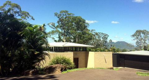 Phoenix Eumundi Bed & Breakfast - Pubs and Clubs 1