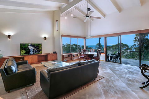 Picture Perfect Views, Noosa Heads - Pubs and Clubs 1