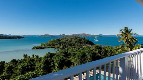 Pineapple House Whitsundays - Go Out 1