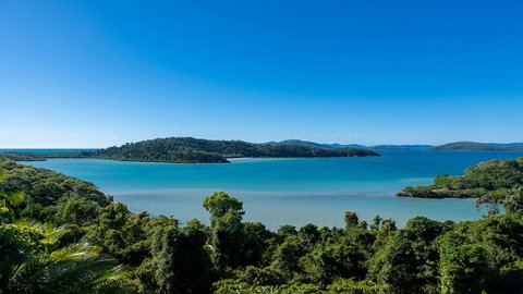 Pineapple House Whitsundays - Go Out 2