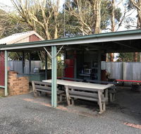 Pinewood Caravan Park - Pubs and Clubs