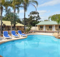 Pinjarra Resort - Pubs and Clubs