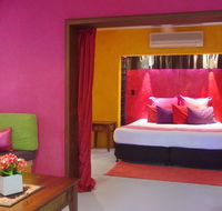 Pink Flamingo Resort - Pubs and Clubs