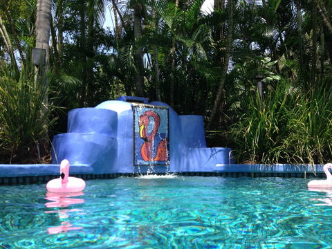 Pink Flamingo Resort - Pubs and Clubs 2