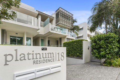 Platinum Status, Sunshine Beach - Pubs and Clubs 0