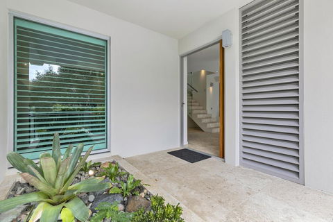 Platinum Status, Sunshine Beach - Pubs and Clubs 2