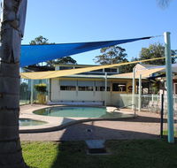 Pleasurelea Tourist Resort  Caravan Park - Pubs and Clubs