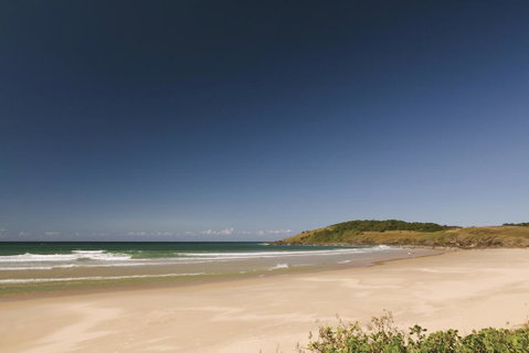 Plomer Beach House - Pubs and Clubs 0