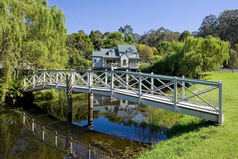 PLUM TREE COTTAGE - Spa Cottage With Woodfire - Pubs and Clubs 0